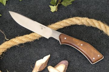 Couteau bushcraft artisanal acier mox27co manche chêne de ratelier